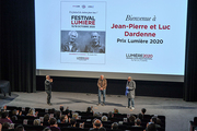 <span style='display:inline-block; background-color:#DF071E; width: 100%;padding:5px;'>Thierry Frémaux, Jean-Pierre et Luc Dardenne</span>