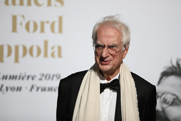 <span style='display:inline-block; background-color:#DF071E; width: 100%;padding:5px;'>Bertrand Tavernier</span>